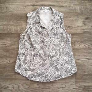 Cleo - Sleeveless Button-up Shirt - Beige with black pattern